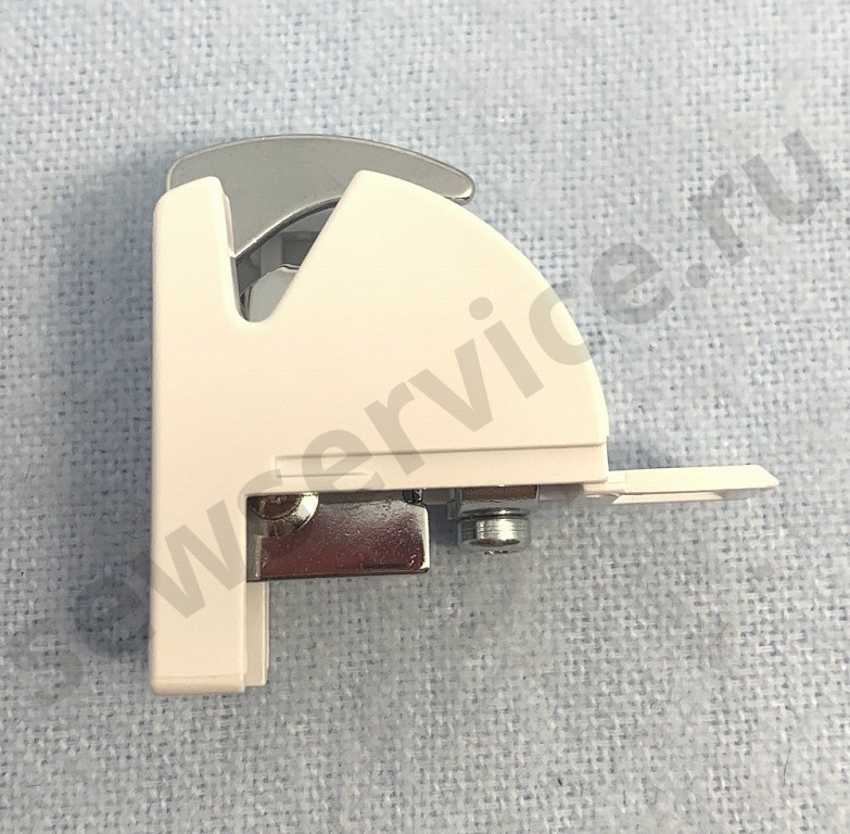 Нитенаправитель на задней крышке Bernina 0302077.4.00